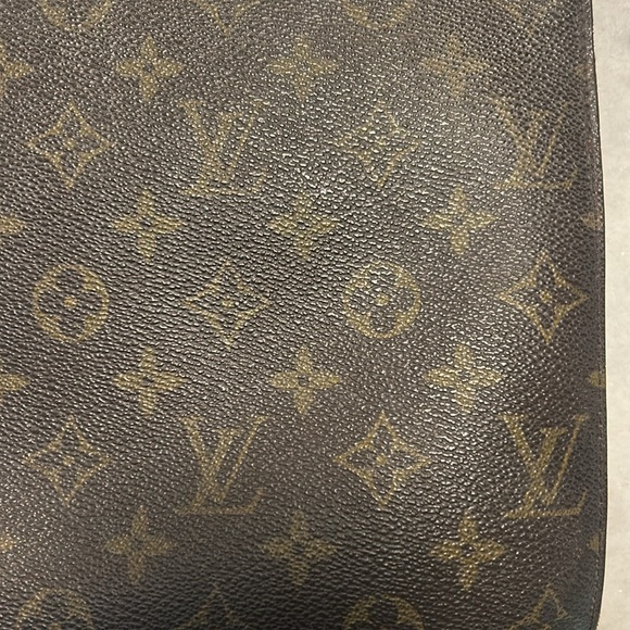 Louis Vuitton - Picture 14 of 16